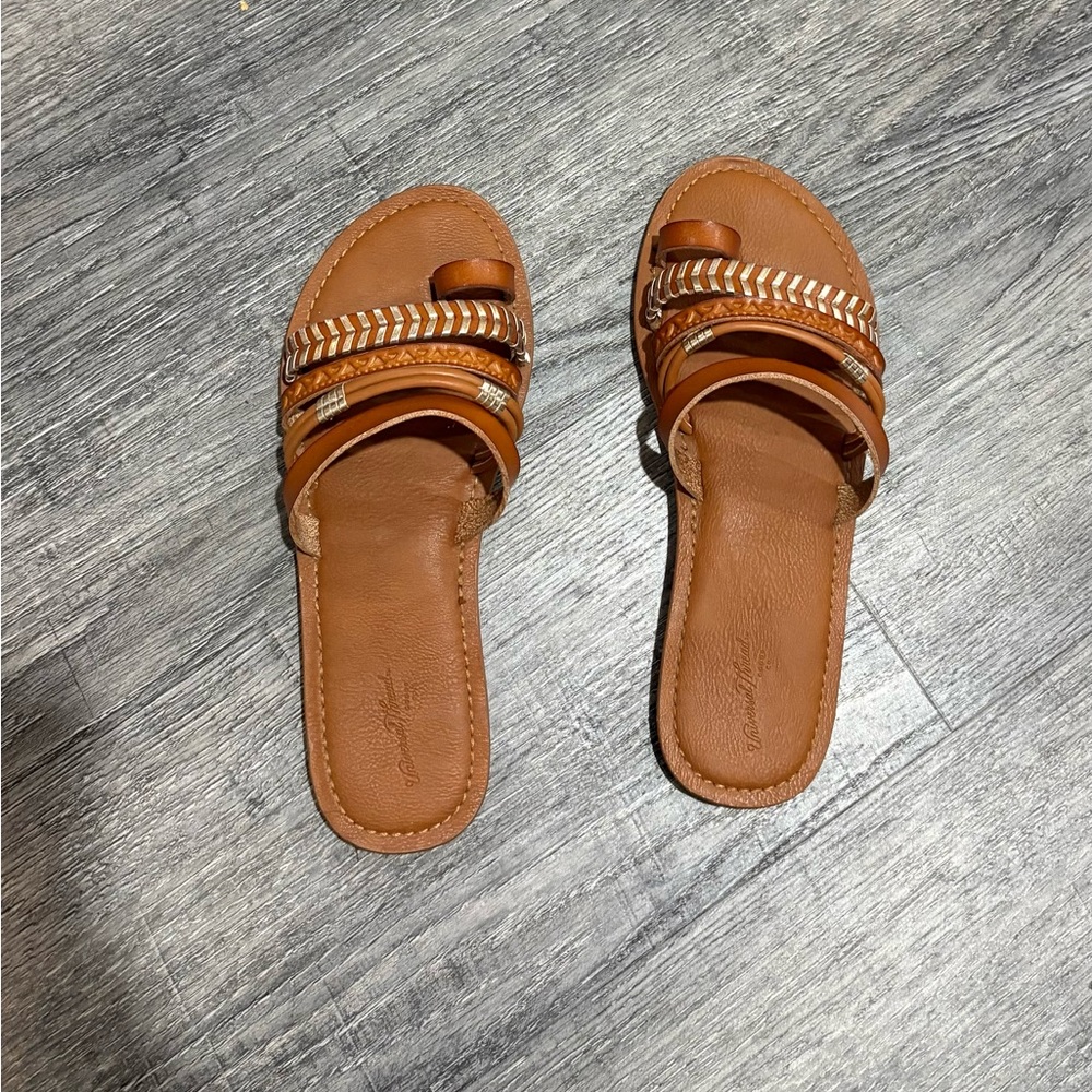 Universal Thread Tan Women's Sandals